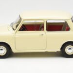 Morris Mini Minor Blanc Kyosho 1:18 08964W - image 4 of 8
