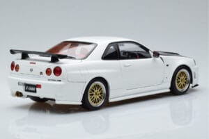 Nissan Skyline GT-R R34 Nismo Z-Tune Blanc MotorHelix 1:18 M83407 Métal Moulé — image 3 sur 11