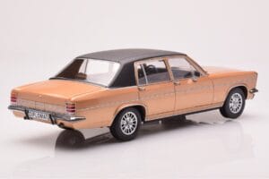 Opel Diplomat B Beige Métallisé MCG 1:18 MCG18335 Métal Moulé — image 2 sur 6