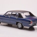 Opel Diplomat B Bleu Foncé Métallisé MCG 1:18 - image 5 of 6