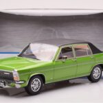Opel Diplomat B Vert Métallisé MCG 1:18 - image 6 of 6