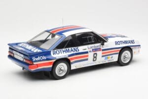 Opel Manta 400 Rothmans #8 J. McRae / I. Grindrod Lombard RAC Rally 1983 IXO 1:18 18RMC038A Métal Moulé — image 2 sur 6