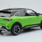 Opel Mokka-e GS Line Matcha Vert Otto 1:18 - image 2 of 5