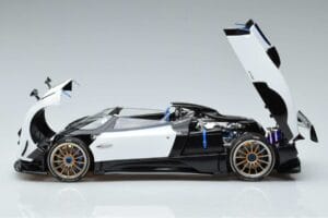 Pagani Zonda HP Barchetta Carbon Fiber Blanc LCD 1:18 LCD18009-WH Métal Moulé — image 4 sur 9