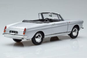 Peugeot 404 Cabriolet Argent Norev 1:18 184835 Métal Moulé — image 3 sur 8