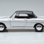 Peugeot 404 Cabriolet Argent Norev 1:18 - image 4 of 8