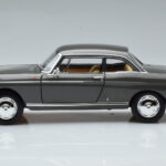 Peugeot 404 Coupé Graphite Gris Norev 1:18 - image 4 of 7