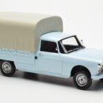 Peugeot 404 Pick-up Bache Bleu Pastel Otto 1:18 - image 4 of 6
