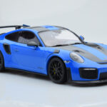 Porsche 911 GT2 RS 991.2 Weissach Package Bleu Jantes Magnésium Noires Minichamps 1:18 - image 4 of 6