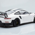 Porsche 911 GT2 RS 991.2 Weissach Package Blanc Jantes Magnésium Noires Minichamps 1:18 - image 2 of 6