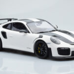 Porsche 911 GT2 RS 991.2 Weissach Package Blanc Jantes Magnésium Noires Minichamps 1:18 - image 4 of 6