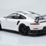 Porsche 911 GT2 RS 991.2 Weissach Package Blanc Jantes Magnésium Noires Minichamps 1:18 - image 5 of 6