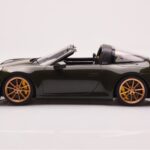 Porsche 911 992 Targa 4S Vert Olive GT Spirit 1:18 - image 3 of 6