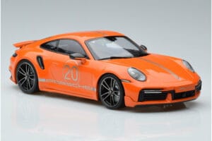 Porsche 911 992 Turbo S China 20th Anniversary Orange Minichamps 1:18 155069171 Métal Moulé — image 4 sur 6
