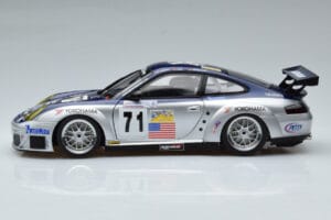 Porsche 911 996 GT3 RSR #71 A. Job 2005 AUTOart 1:18 80583 Métal Moulé — image 4 sur 7