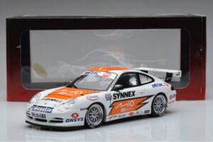 Porsche 911 996 GT3 R #1 C. Kwan Carrera Cup Asia 2004 AUTOart 1:18 80487 Métal Moulé — image 7 sur 7