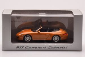 Porsche 911 997 Carrera 4 Cabriolet Orange Métallique Minichamps 1:43 WAP02001618 Métal Moulé — image 4 sur 4