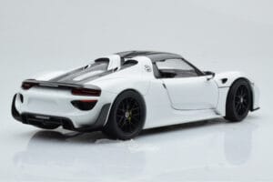 Porsche 918 Spyder Weissach Package Blanc Avec Roues Noires Minichamps 1:18 113062443 Métal Moulé — image 3 sur 9