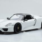Porsche 918 Spyder Weissach Package Blanc Avec Roues Noires Minichamps 1:18 - image 4 of 9