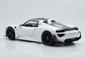 Porsche 918 Spyder Weissach Package Blanc Avec Roues Noires Minichamps 1:18 113062443 Métal Moulé — image 8 sur 9