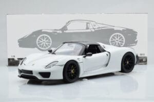 Porsche 918 Spyder Weissach Package Blanc Avec Roues Noires Minichamps 1:18 113062443 Métal Moulé — image 9 sur 9