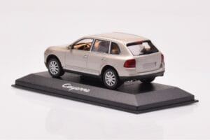Porsche Cayenne 9PA Beige Minichamps 1:43 WAPC2000513 Métal Moulé — image 3 sur 4