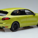 Porsche Cayenne GTS 92A Peridot Vert GT Spirit 1:18 - image 2 of 6
