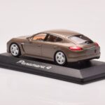 Porsche Panamera 970 4 Beige Métallique Minichamps 1:43 - image 3 of 4