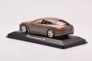 Porsche Panamera 970 4 Beige Métallique Minichamps 1:43 WAP02000319 Métal Moulé — image 3 sur 4