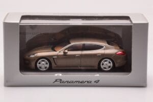 Porsche Panamera 970 4 Beige Métallique Minichamps 1:43 WAP02000319 Métal Moulé — image 4 sur 4
