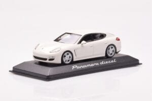 Porsche Panamera 970 Diesel Carrara Blanc Minichamps 1:43 WAP0200090C Métal Moulé — image 2 sur 4