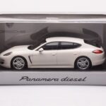Porsche Panamera 970 Diesel Carrara Blanc Minichamps 1:43 - image 4 of 4