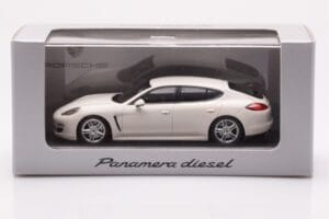 Porsche Panamera 970 Diesel Carrara Blanc Minichamps 1:43 WAP0200090C Métal Moulé — image 4 sur 4