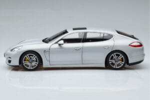 Porsche Panamera 970 Turbo Argent Norev 1:18 187609 Métal Moulé — image 4 sur 7