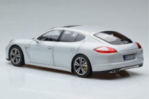 Porsche Panamera 970 Turbo Argent Norev 1:18 187609 Métal Moulé — image 6 sur 7