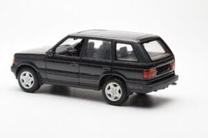 Range Rover P38 4.6 HSE Noir Métallique AUTOart 1:18 70017 Métal Moulé — image 5 sur 9