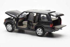 Range Rover P38 4.6 HSE Noir Métallique AUTOart 1:18 70017 Métal Moulé — image 8 sur 9