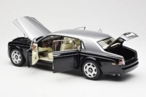 Rolls-Royce Phantom VII EWB Noir et Argent Kyosho 1:18 08841BKS Métal Moulé — image 5 sur 8