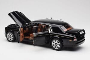 Rolls-Royce Phantom VII EWB Diamond Noir Kyosho 1:18 08841DBK2 Métal Moulé — image 5 sur 8