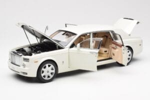 Rolls-Royce Phantom VII EWB English Blanc Kyosho 1:18 08841EW2 Métal Moulé — image 2 sur 8