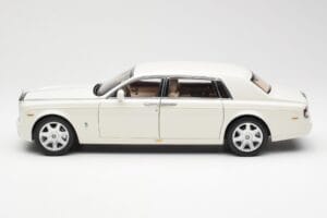 Rolls-Royce Phantom VII EWB English Blanc Kyosho 1:18 08841EW2 Métal Moulé — image 4 sur 8