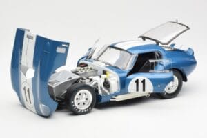 Shelby Daytona Cobra Coupe #11 S. Thompson 24 Hours of Le Mans 1965 CMR 1:18 CMR114 Métal Moulé — image 2 sur 8