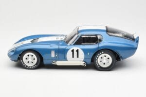 Shelby Daytona Cobra Coupe #11 S. Thompson 24 Hours of Le Mans 1965 CMR 1:18 CMR114 Métal Moulé — image 4 sur 8