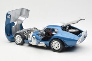 Shelby Daytona Cobra Coupe #11 S. Thompson 24 Hours of Le Mans 1965 CMR 1:18 CMR114 Métal Moulé — image 5 sur 8