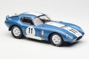 Shelby Daytona Cobra Coupe #11 S. Thompson 24 Hours of Le Mans 1965 CMR 1:18 CMR114 Métal Moulé — image 6 sur 8