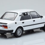 Skoda 130 L Blanc IXO 1:18 - image 2 of 6