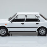 Skoda 130 L Blanc IXO 1:18 - image 3 of 6