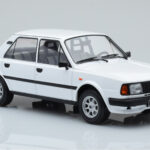 Skoda 130 L Blanc IXO 1:18 - image 4 of 6