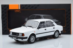 Skoda 130 L Blanc IXO 1:18 18CMC158 Métal Moulé — image 6 sur 6