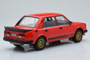 Skoda 130 LR Rouge IXO 1:18 18CMC159 Métal Moulé — image 2 sur 6